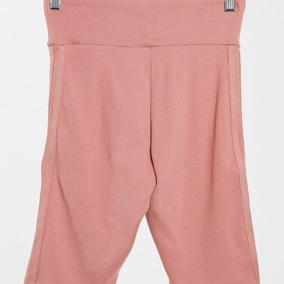 Adidas shorts in ash pink - Picture 7 of 11